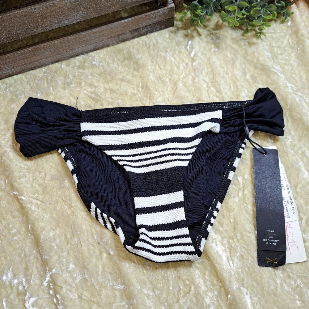 NWT Vitamin A Matchpoint Stripe Bottom